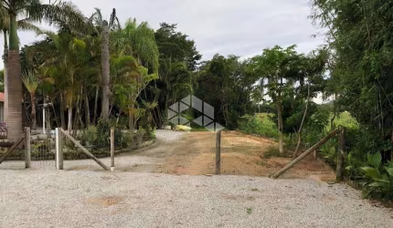Terreno á venda em Garopaba com 1.800 m2, na Encantada.