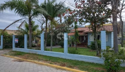 Vende casa em Garopaba, no bairro Ambrósio, próxima ao Loteamento Quinta dos Açores,.