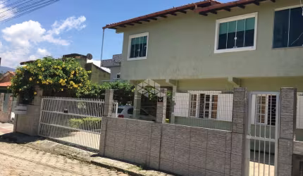 Casas à venda com 340 m² no centro de Garopaba.
