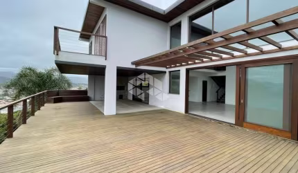Casa Alto Padrão com vista para a lagoa.