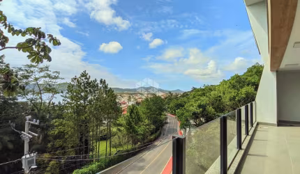 Casa de alto padrão com 4 suítes e vista panorâmica para o mar em Garopaba