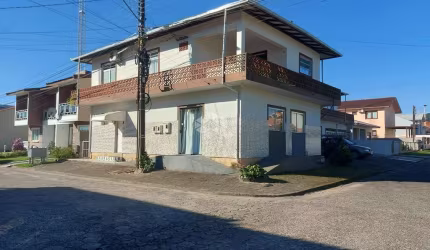 Imóvel Residencial contendo 6 apartamentos no Centro de Garopaba.