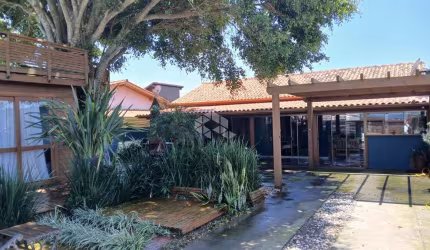 Casa à venda de 100m2 com 3 quartos na Praia do Rosa em Imbituba