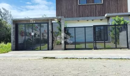 Casa Sobrado com 2 suítes, 1 vaga, 92,18 m² privativos no loteamento Jardim Panorâmico, Centro de Garopaba SC