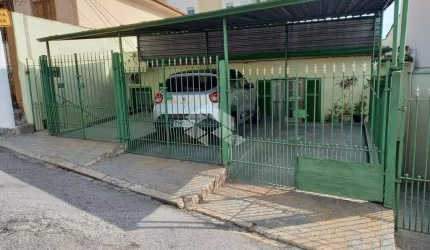 Sobrado na parada inglesa com 2 dormitórios, amplo quintal com 8 vagas para carro