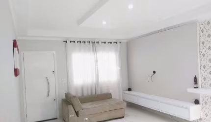 Sobrado com 03 suítes e 02 vagas de garagem
