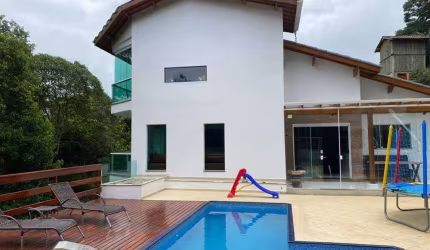 Casa, semi nova, com 4 suítes 6 Vagas  300,00 m² Serra da Cantareira