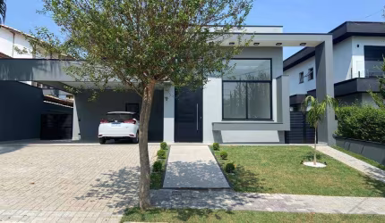 Vendo casa térrea  3 Suítes4 Vaga(s)Área útil: 249,00 m² Atibaia / Bragança