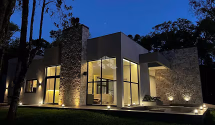 Casa 3 dormitórios, 420m ² privativos, no Condomínio Fechado Golf Club em Gramado