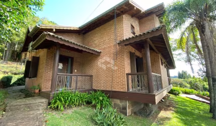 Casa 4 dormitórios, 280m² privativos, no Vale dos Pinheiros em Gramado