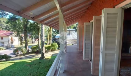 Casa 04 dormitórios, 250m² privativos, no Bairro Planalto