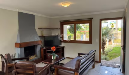Casa com 4 dormitórios, semimobiliada, 156,00m², em Canela.