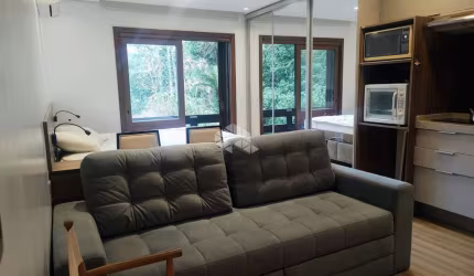 Apartamento com 1 dormitório, 33,75m² privativos, 1 vaga, junto ao Lago Negro.