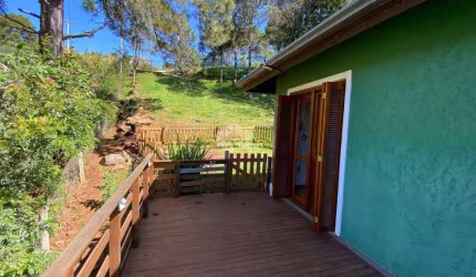 Casa 2 dormitórios num terreno de 736m² no Vale dos Pinheiros, Gramado