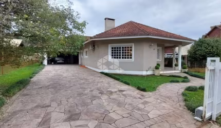 Casa 4 dormitórios, 238m² privativos, 2 vagas, no Jardim Bela Vista