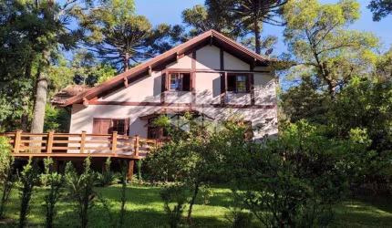 Casa 4 dormitórios, 200m² privativos,  no Bairro Planalto