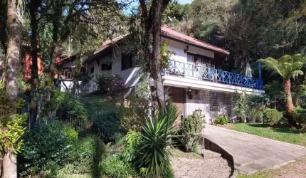 Casa 03 dormitórios, 275m² privativos, na Vila Suzana em Canela