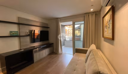 Apartamento 2 dormitórios, 81,89m² privativos, 1 vaga, no Centro de Gramado, uma quadra da Rua Coberta
