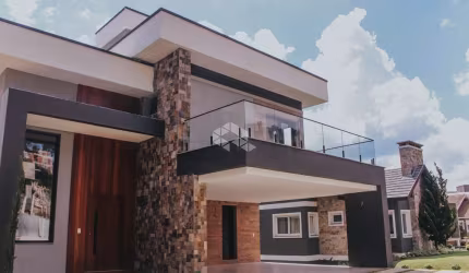 Casa 3 dormitórios, 466m² privativos, no Condomínio Altos Pinheiros, no Centro de Canela