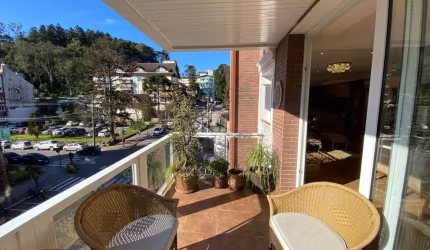 Apartamento 4 dormitórios/suítes, 215m², 3 vagas, a 50 metros da Rua Coberta de Gramado