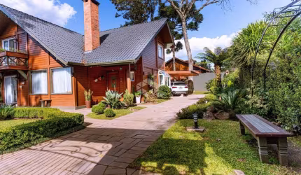 Casa 4 dormitórios, 244,37m², no bairro Planalto em Gramado