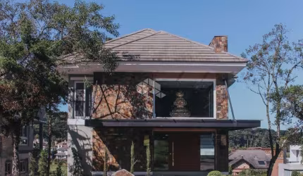 Casa 5 dormitórios, 569m² privativos, no Condomínio Altos Pinheiros, no Centro de Canela