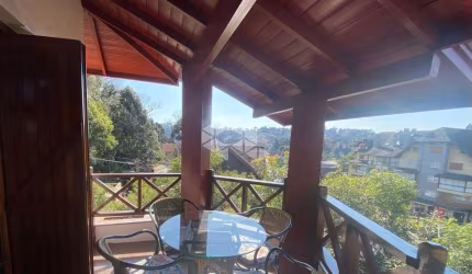 Apartamento 03 dormitórios, com 163m², 2 vagas, no coração de Gramado