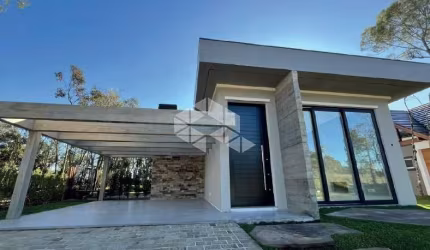 Casa com 3 suítes, 200 m2 privativos, no Loteamento Terras Altas em Gramado