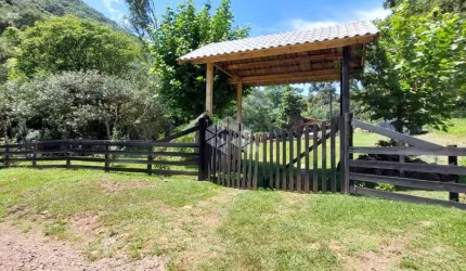 Sitio de 22 hectares a poucos quilometros de Canela