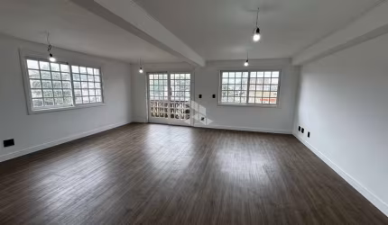 Sala comercial no Centro de Gramado, a meia quadra da Rua Coberta
