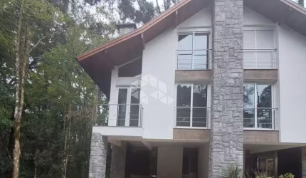 Casa com 3 suítes, 222,10m², 2 vagas de garagem, na Vila Suzana em Canela.