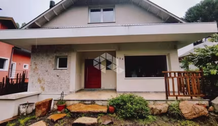 Casa 4 dormitórios, 304m², no Bairro Lago Negro em Gramado