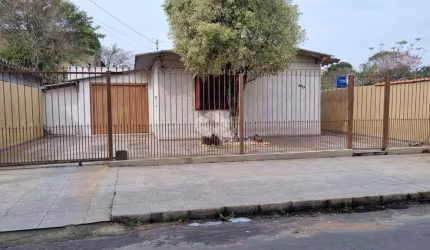 Casa com 3 dormitórios à venda, no bairro Parque dos Eucalíptos
