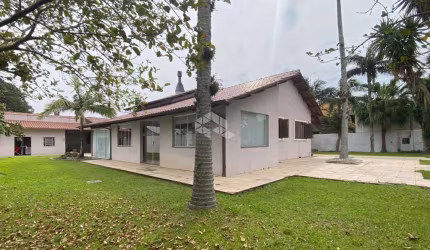 CASA COM PÁTIO, PISCINA E SALÃO DE FESTAS EM ELDORADO DO SUL