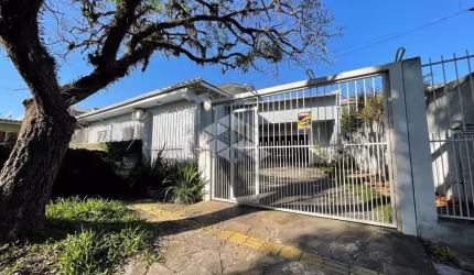 Casa 03 dormitórios para vender no bairro Estância Velha, em Canoas.