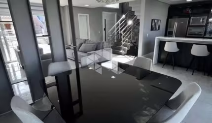 Sobrado com 180 m² no Reserva do Arvoredo 3 dormitórios e 2 vagas para carro à venda.