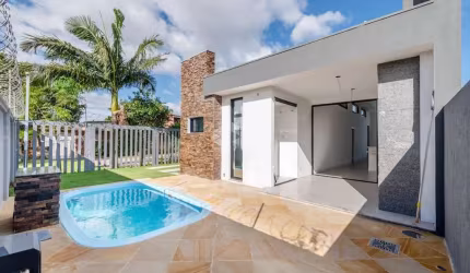 CASA EM CONDOMÍNIO COM 3 SUÍTES