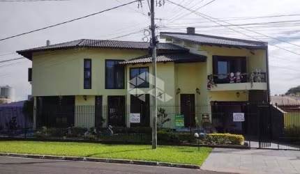 Casa sobrado 3 dormitórios à venda, no bairro Alegria em Guíba.