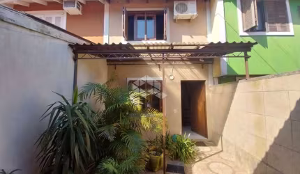 Casa à venda, 2 dormitórios, sendo uma suíte, 2 banheiros, 2 vagas em bairro nobre de Eldorado do Sul - RS