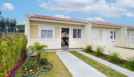 Casas de 2 dormitórios com pátio individual na frente e nos fundos