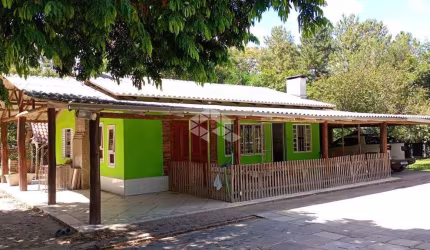Sítio à venda no Parque Eldorado, com casa de 2 quartos, garagem coberta e outras benfeitorias