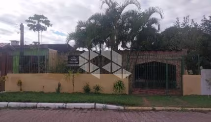 Casa  à venda com 4 dormitórios, 2 vagas na Alegria em Guaíba.