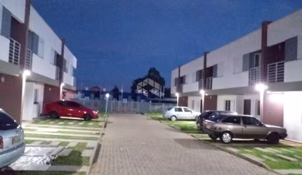 Casa à venda com 2 dormitórios, 1 vaga garagem em condomínio Parque Florida