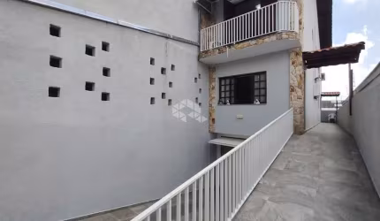 SOBRADO NA VILA RE COM 3 DORMITÓRIOS E MUITO QUINTAL