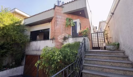 CASA A VENDA NO TATUAPÉ COM 4 QUARTOS