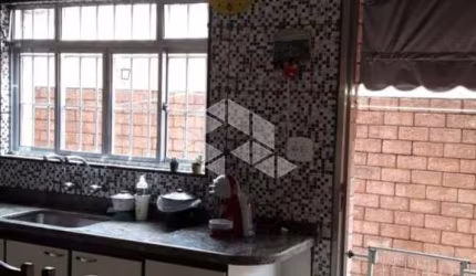 CASA NA ARICANDUVA COM 3 QUARTOS
