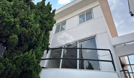 CASA NA MOOCA COM 3 SUITES E 4 VAGAS DE GARAGEM