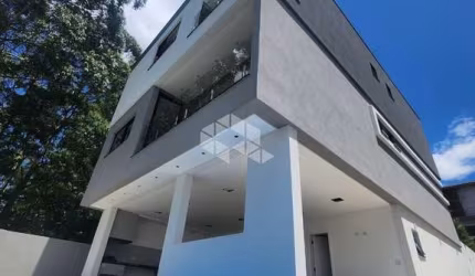 Casa de Condomínio com 4 Quartos e 6 banheiros!