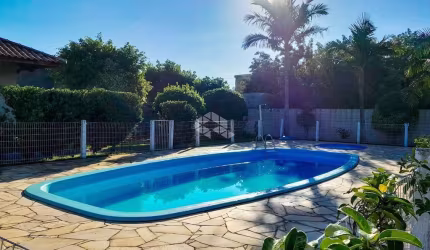 Casa em condomínio fechado semi mobiliada 90m² 02 dormitórios 02 vagas cobertas no Bairro Rio Branco, em Canoas