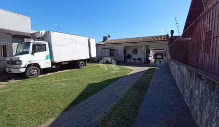 Excelente casa com 3 dormitórios no bairro Niterói